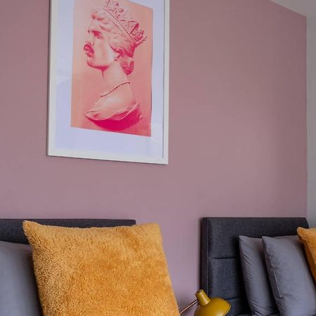 Ultimate glam, vintage central pad. Cool 70s bar. Bournemouth Esterno foto