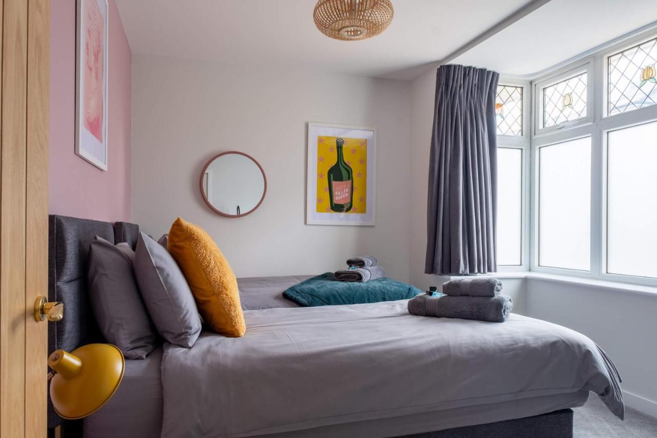 Ultimate glam, vintage central pad. Cool 70s bar. Bournemouth Esterno foto