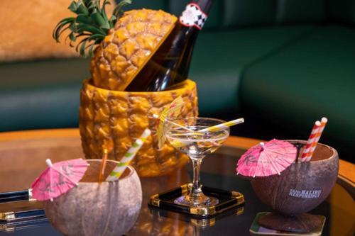 Ultimate glam, vintage central pad. Cool 70s bar. Bournemouth Esterno foto